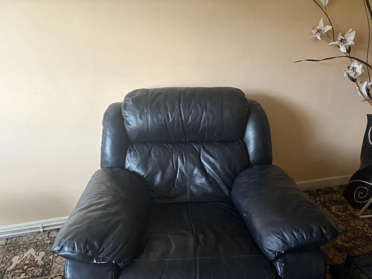 Leather couch - Image 3