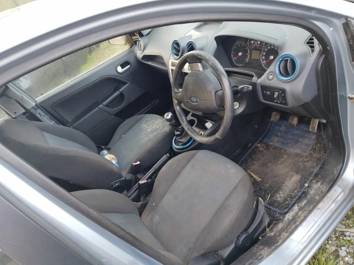 Ford fiesta - Image 4