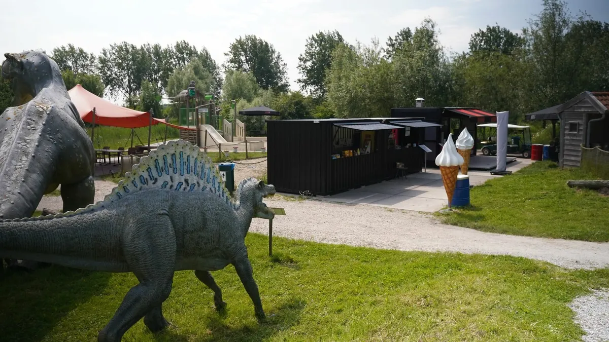 Shipping Container Ice-Cream Shop - Image 4