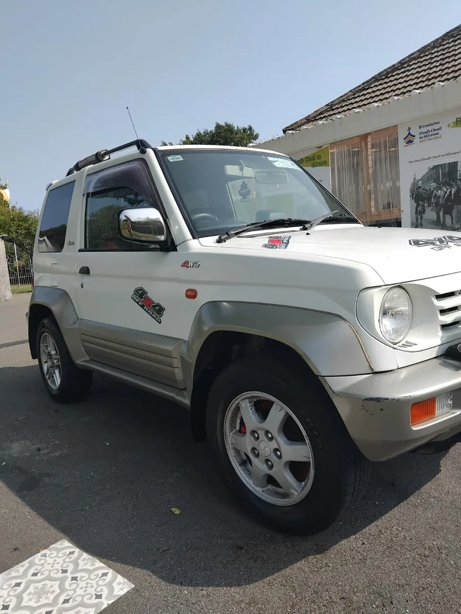 Mitsubishi pajero Junior - Image 1
