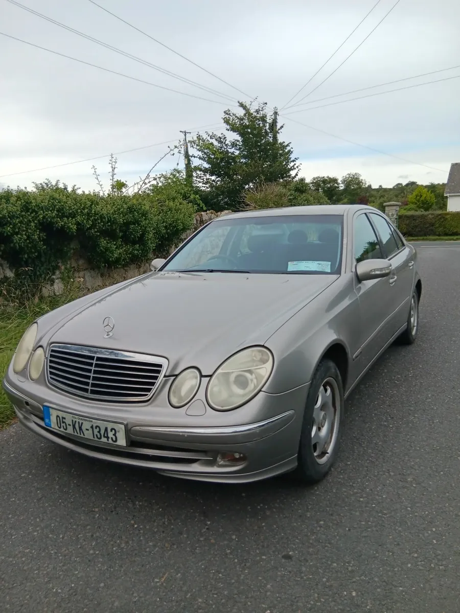 Mercedes-Benz E-Class 2005 - Image 1
