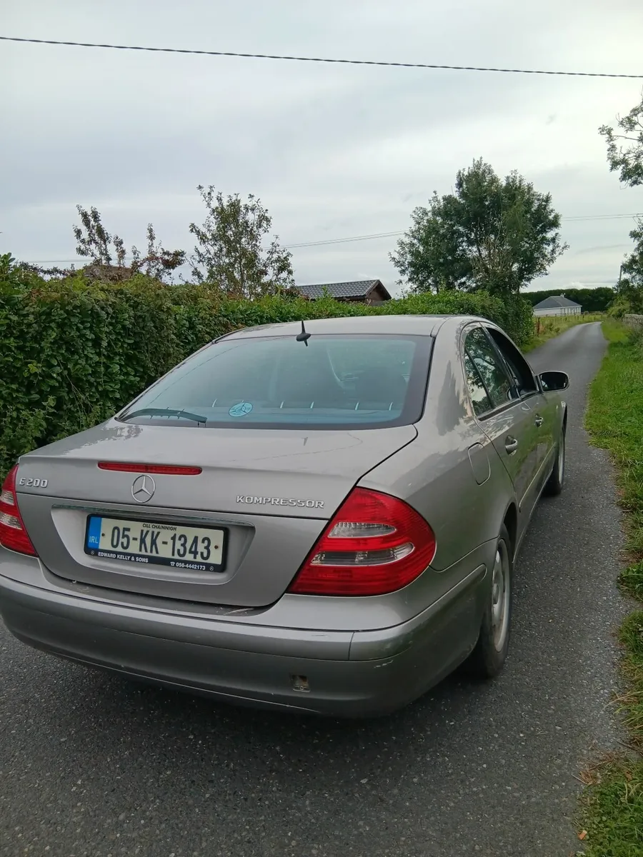 Mercedes-Benz E-Class 2005 - Image 3