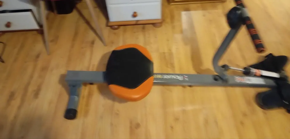Rowing machine - Image 1