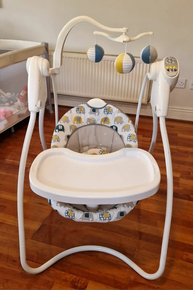 Baby swing - Image 1