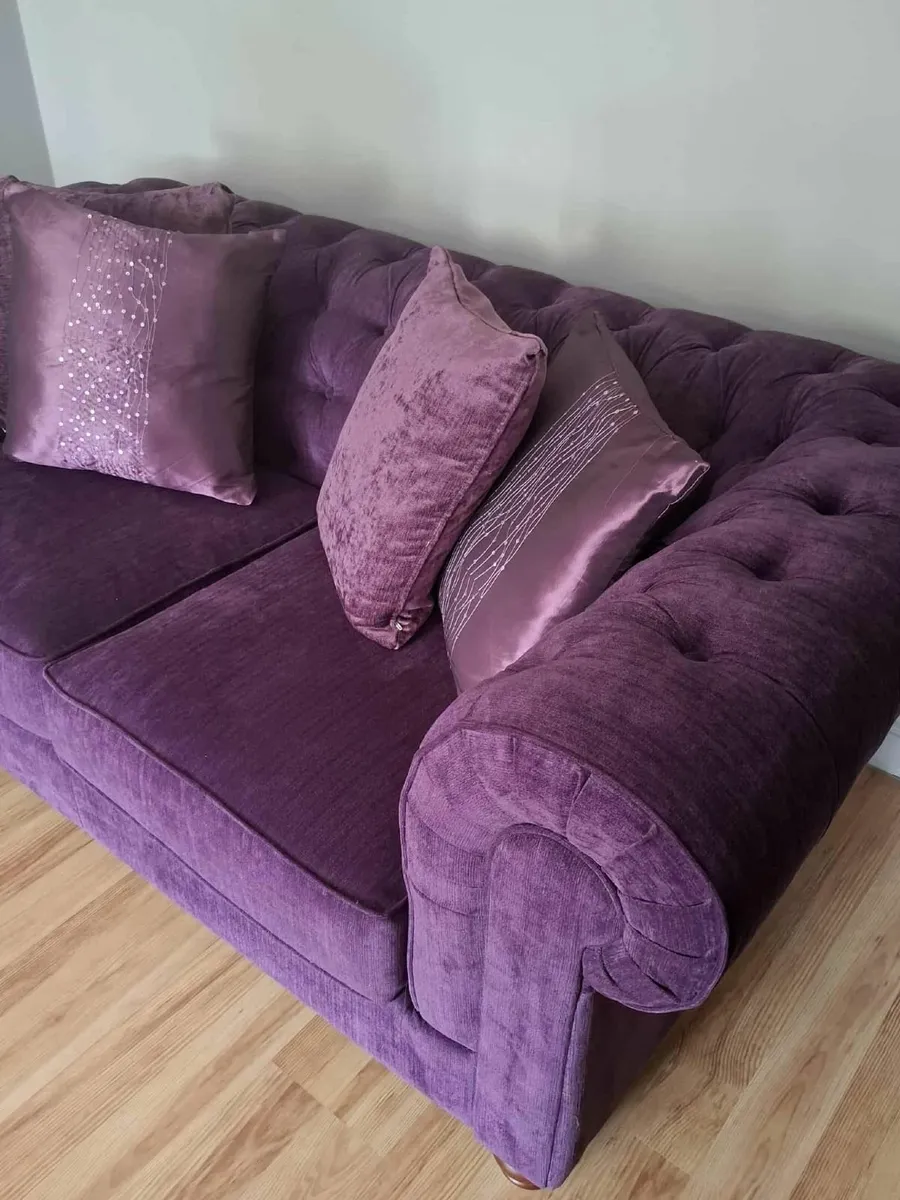 Chesterfield couches - Image 4