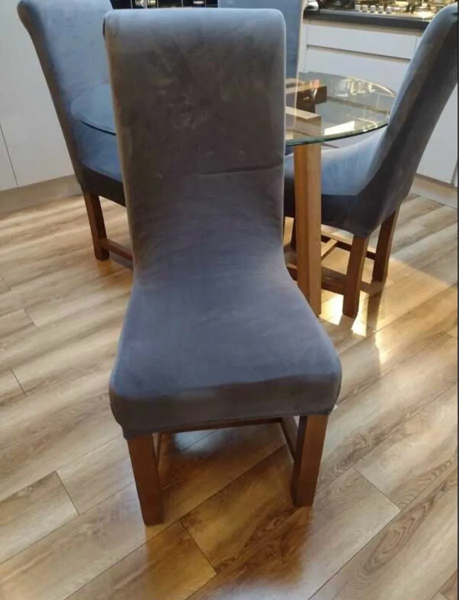 Table and chairs - Image 4