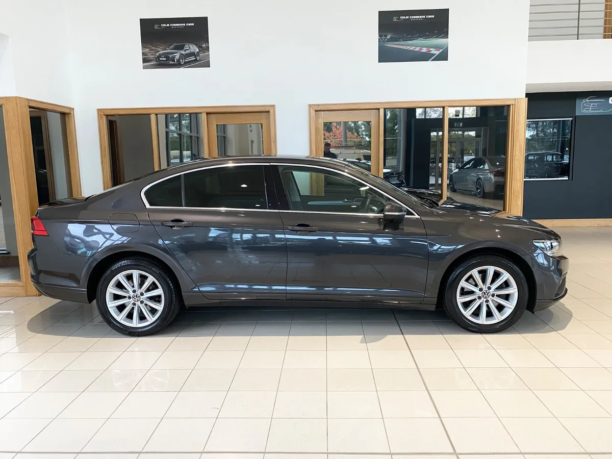 Volkswagen Passat 2021 - Image 2