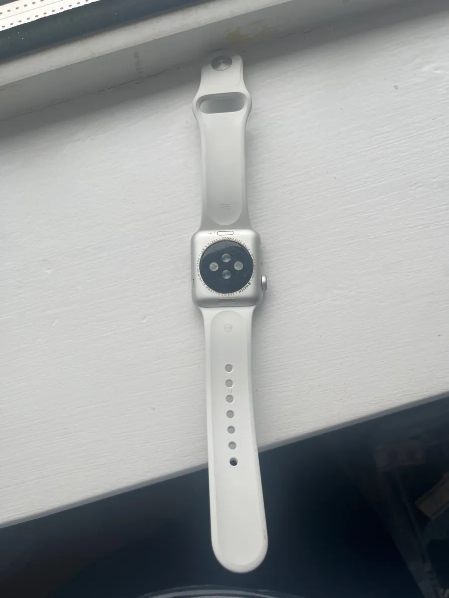 Apple Watch Series 3 38mm - Image 2
