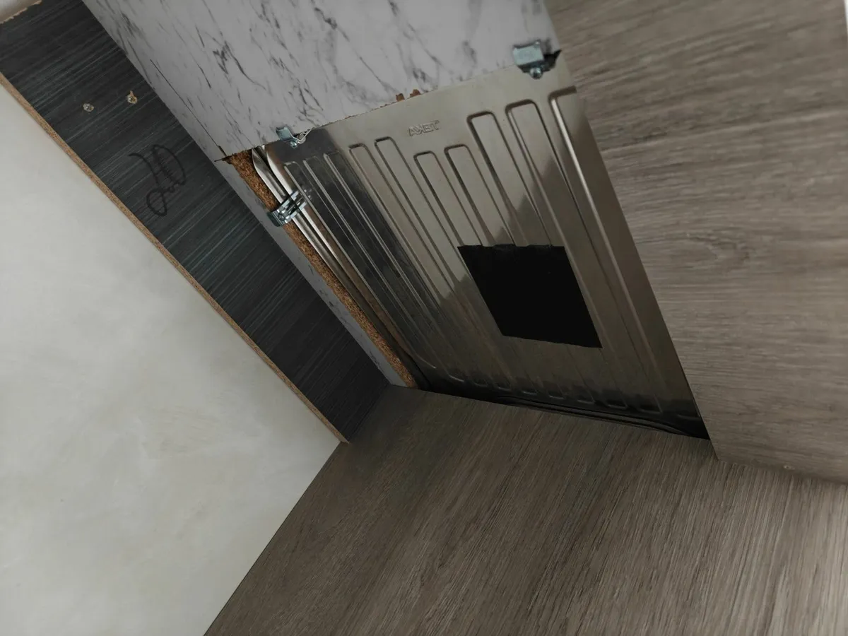 kitchen cabinets must go by 8 Oct - Image 4