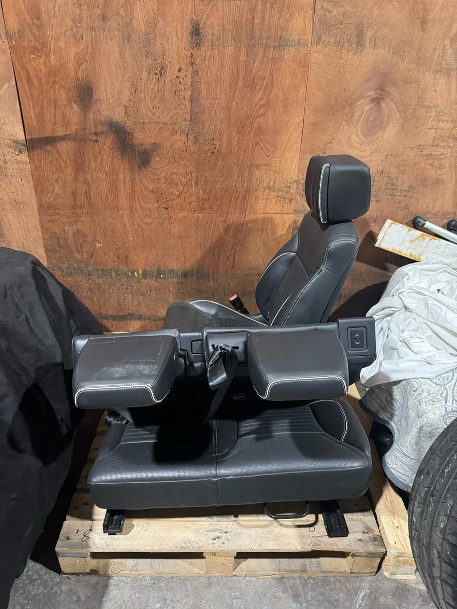 Discovery 5 rear crew cab seats - Image 3
