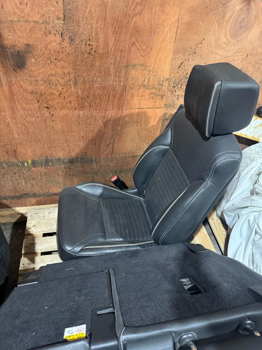 Discovery 5 rear crew cab seats - Image 4