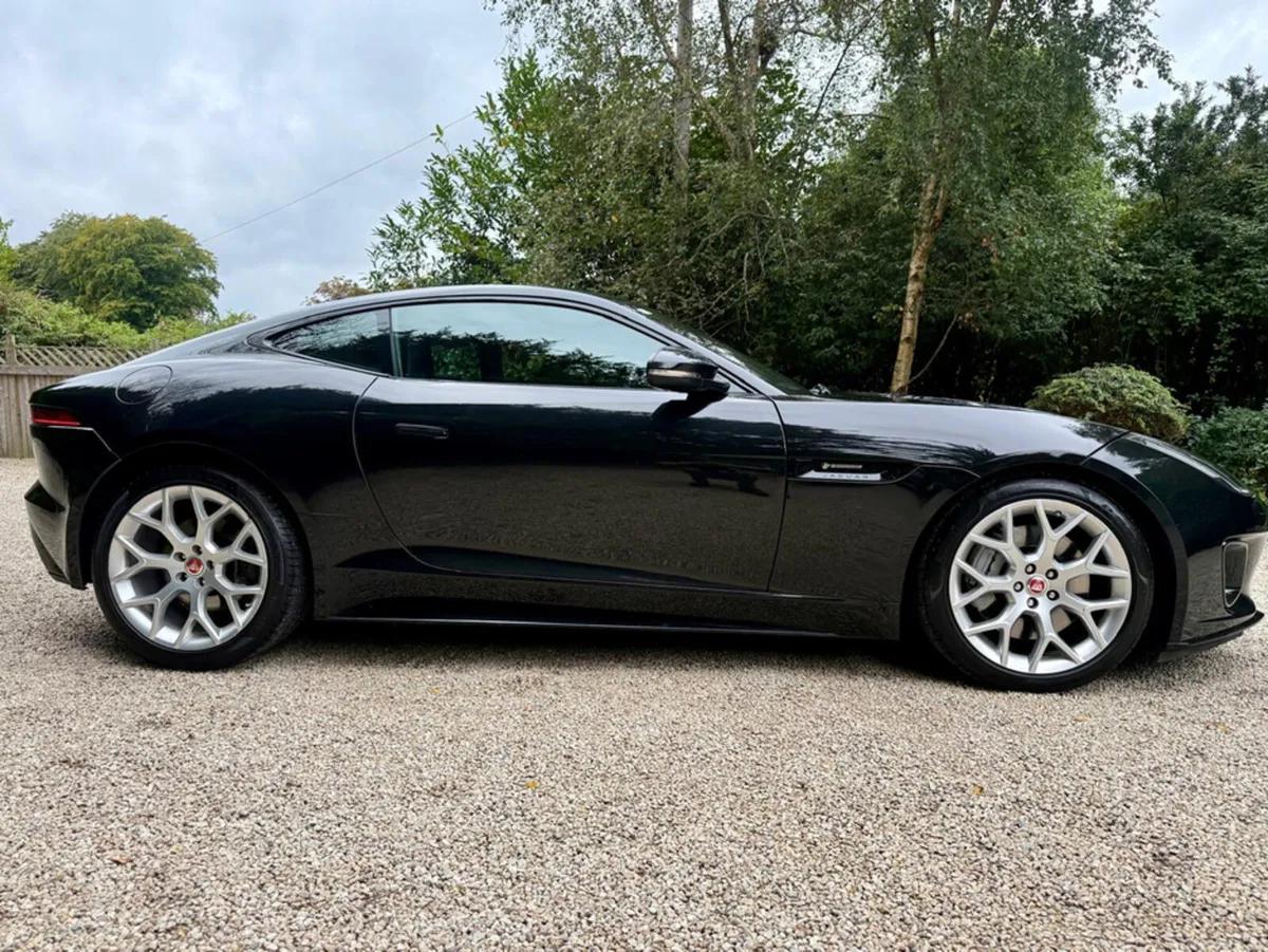 Jaguar F-Type 2.0 R-DYNAMIC 300PS COUPE - Image 2