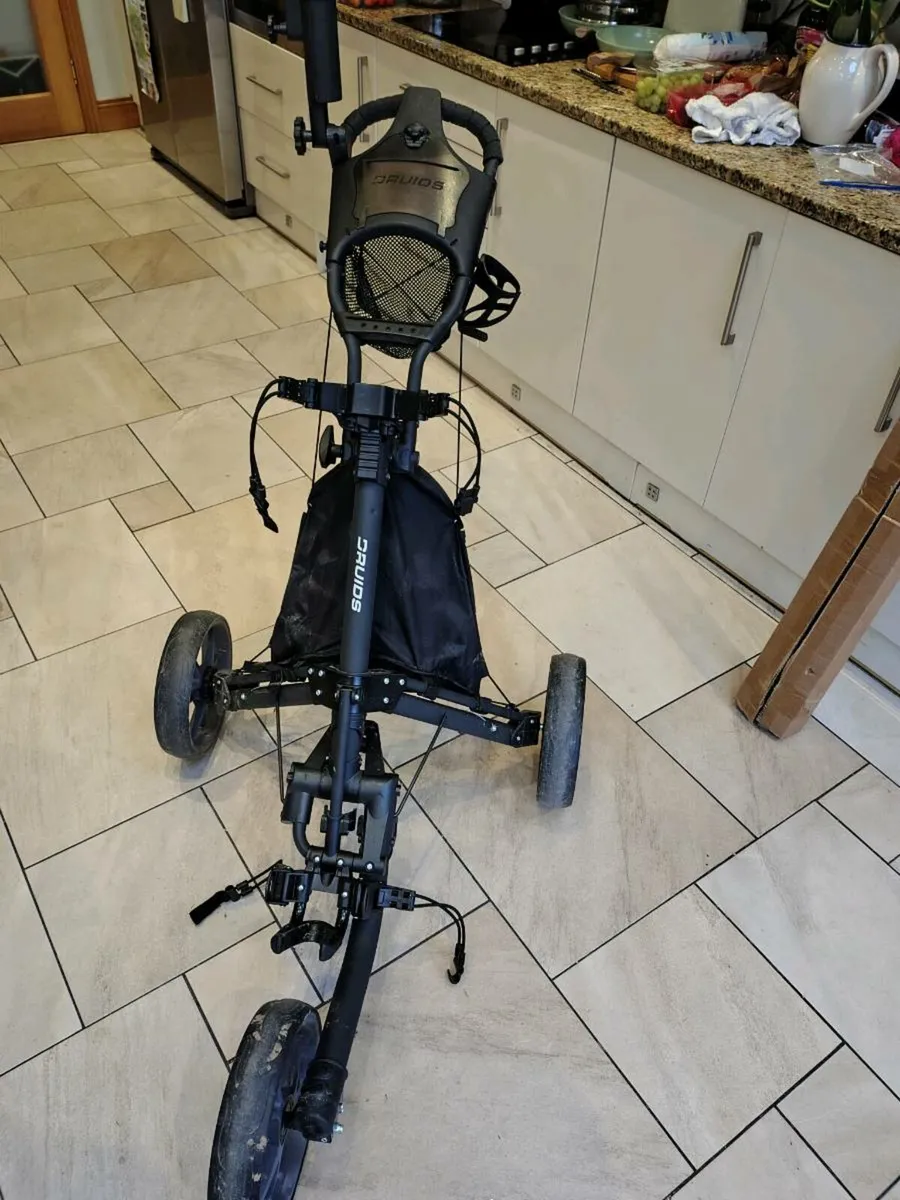 3 wheel golf trolley + accessories - Image 1