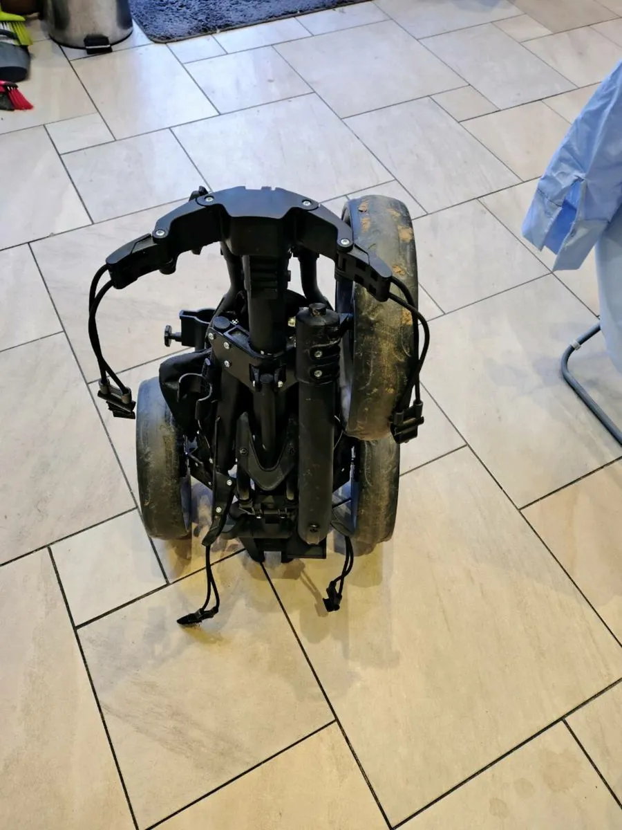 3 wheel golf trolley + accessories - Image 3