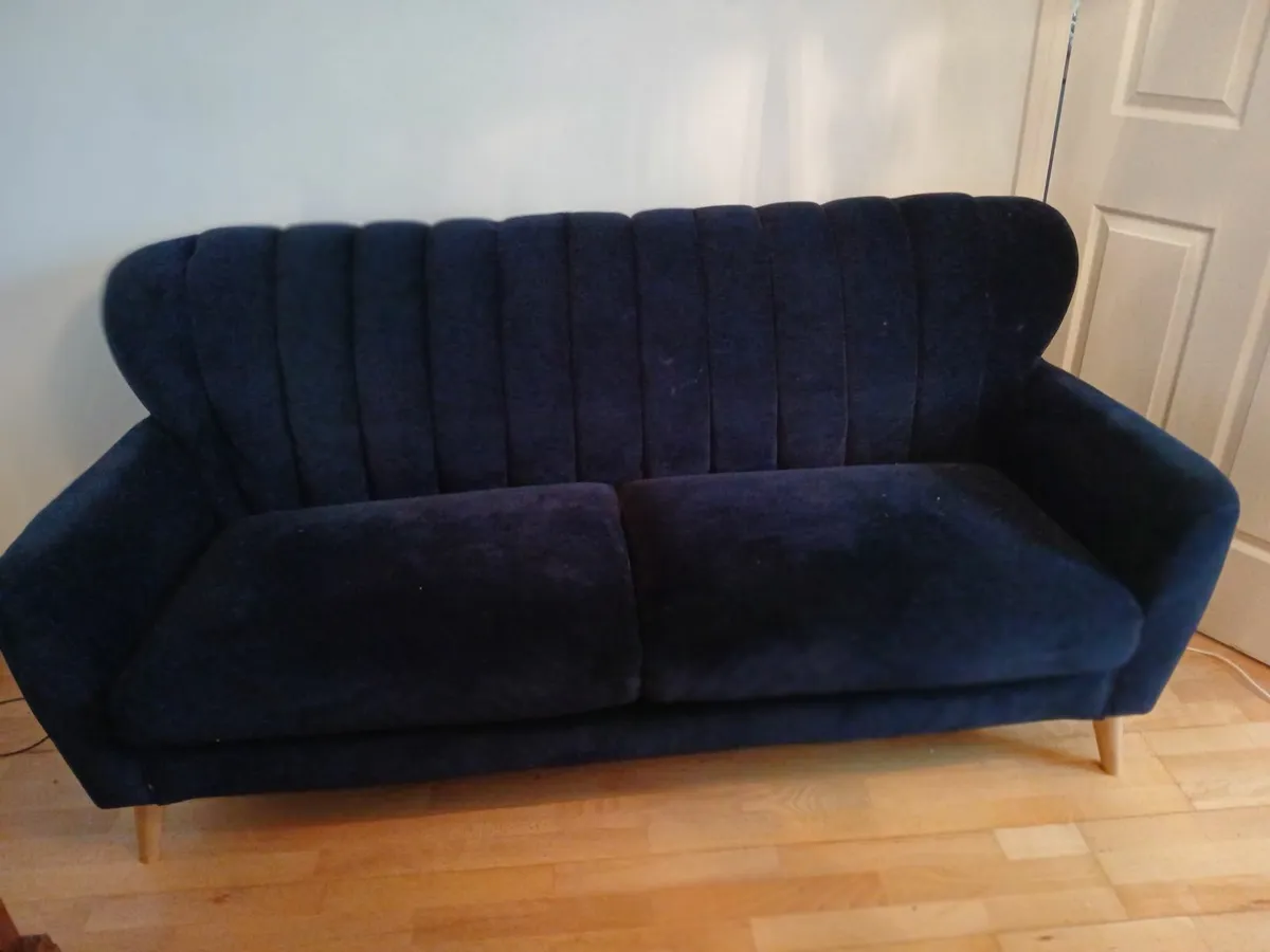 Stunning Velvet Sofa - Image 4