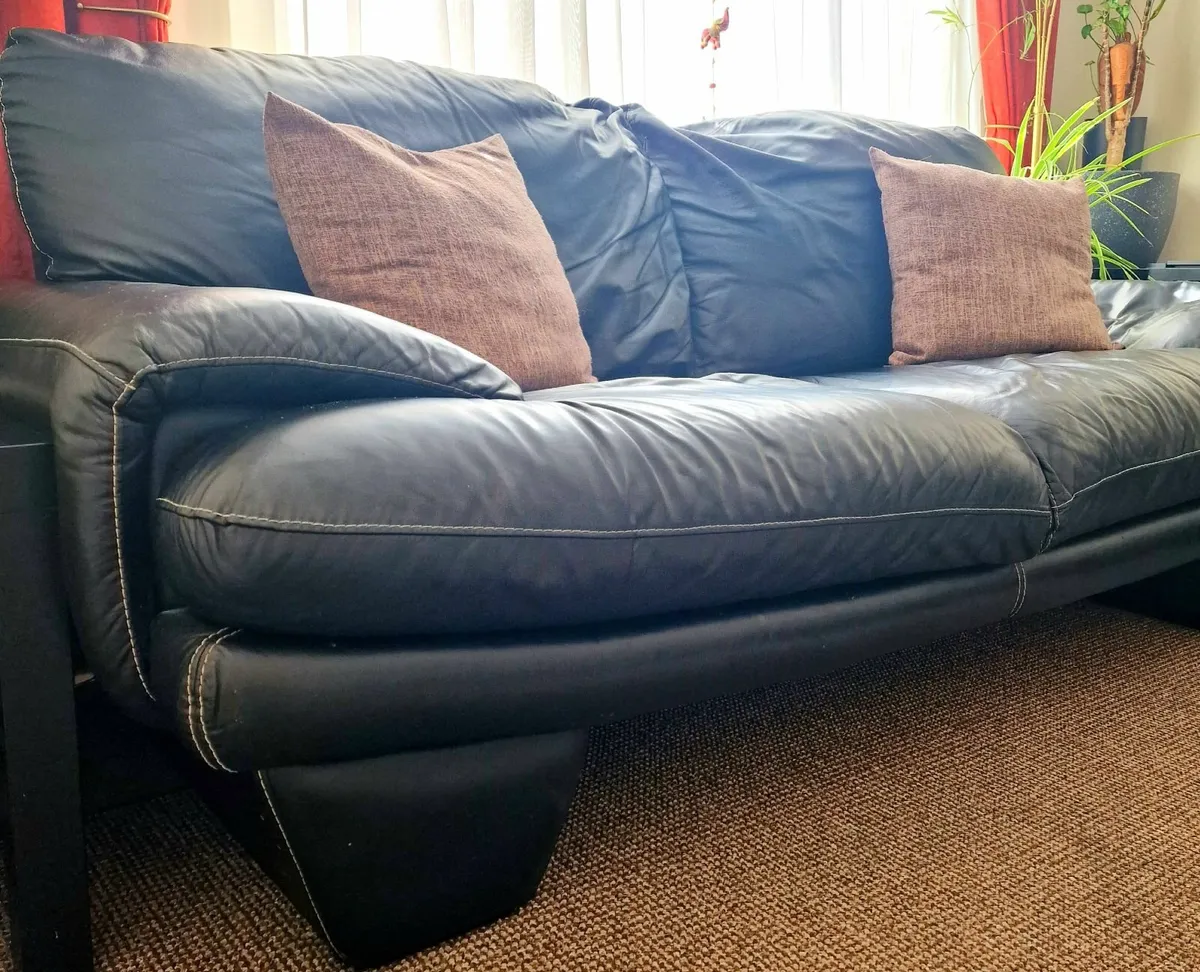 Leather  sofa - Image 4