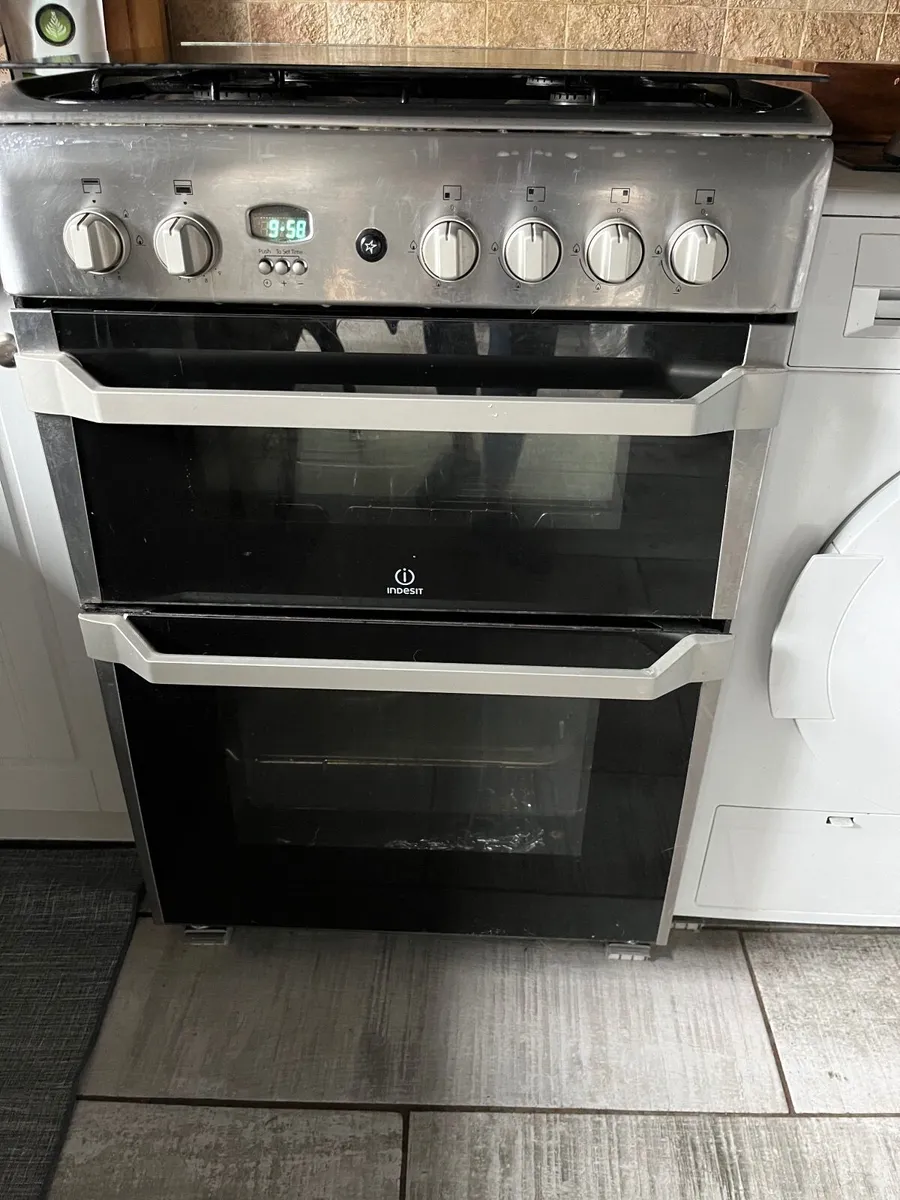Gas cooker - Image 1