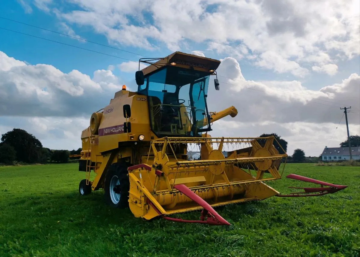 1984 New Holland Clayson 8040 combine harvester - Image 4