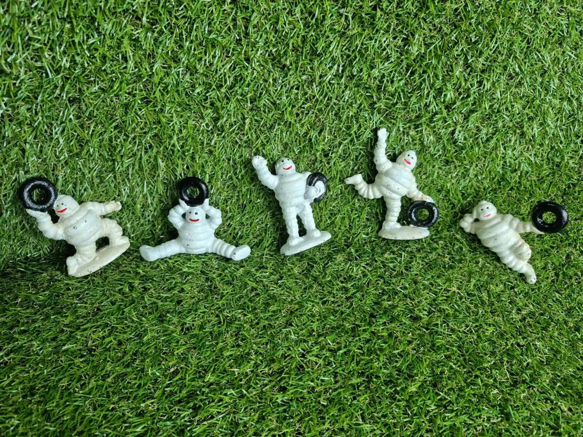5 cast iron Michelin men - Image 1