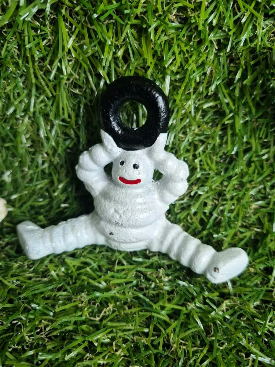 5 cast iron Michelin men - Image 3