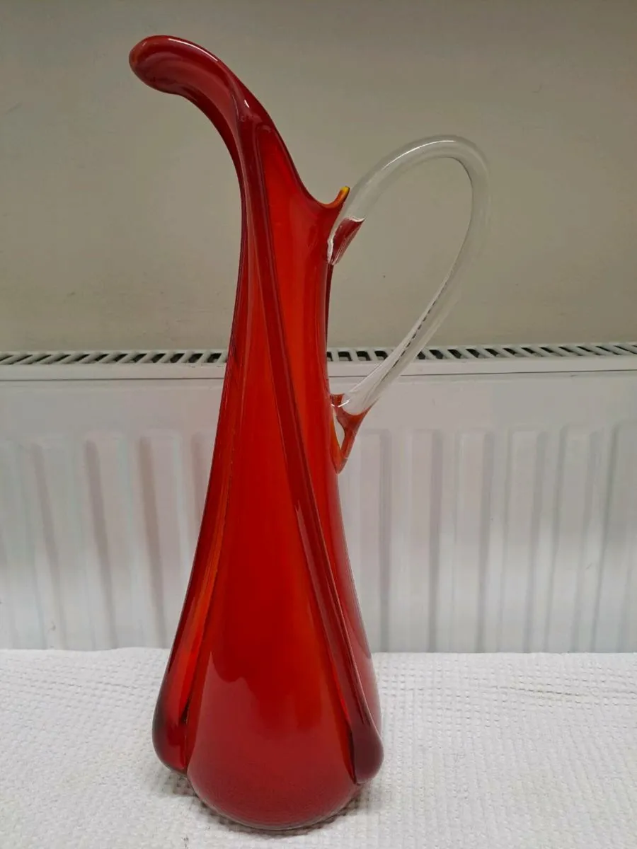 Murano glass Sommerso beak vase - Image 1