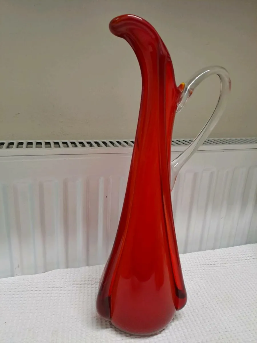Murano glass Sommerso beak vase - Image 2