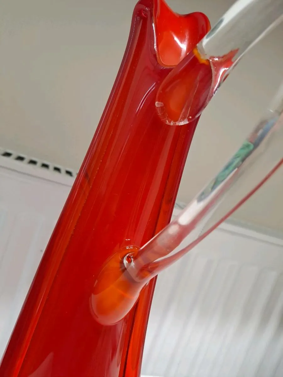 Murano glass Sommerso beak vase - Image 4