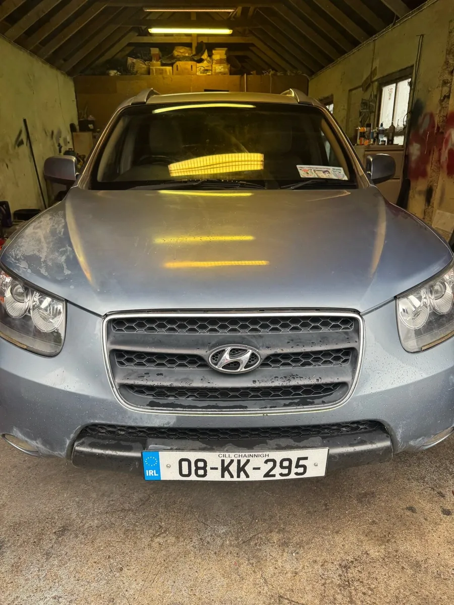 Hyundi Santa Fe auto  4 wheel drive - Image 4