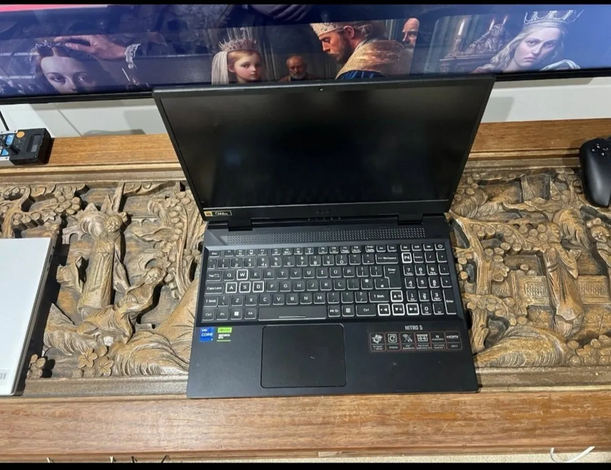 Laptop - Image 2