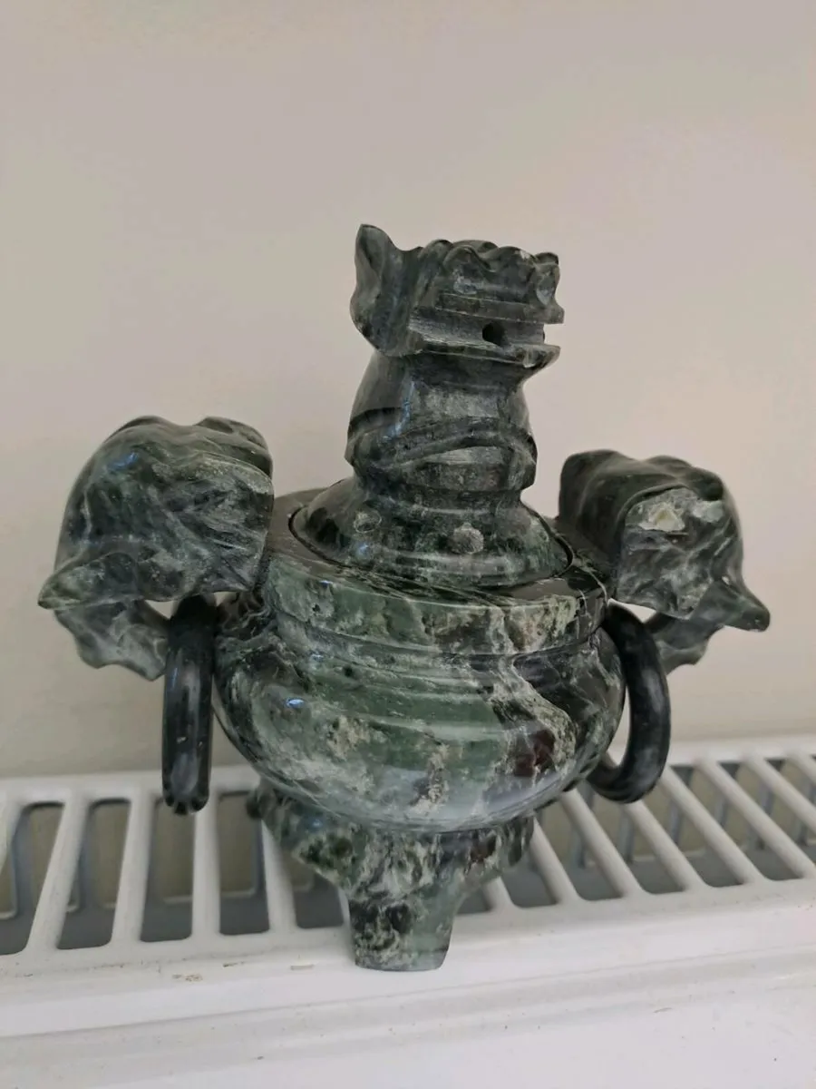 Hand-carved jade incense burner - Image 1