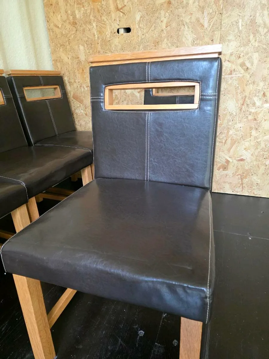6 Chairs - Image 2