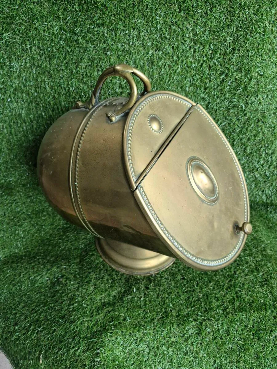 Large heavy brass victorian helmet coal scuttle - Image 1