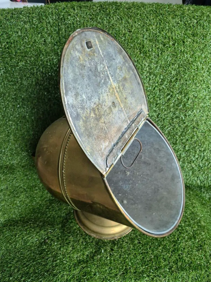 Large heavy brass victorian helmet coal scuttle - Image 2