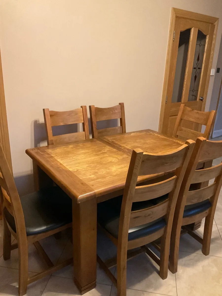 Table & chairs - Image 1