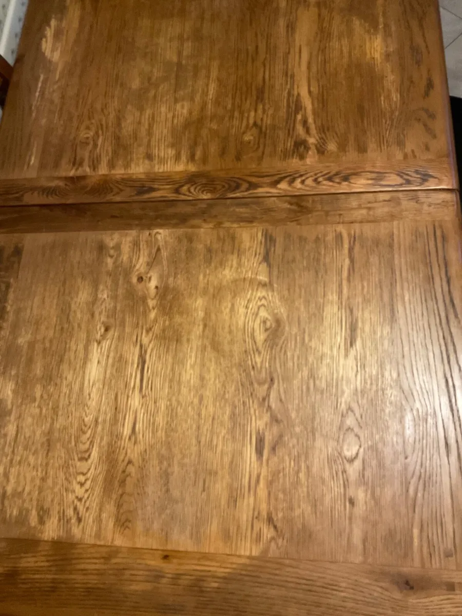 Table & chairs - Image 2
