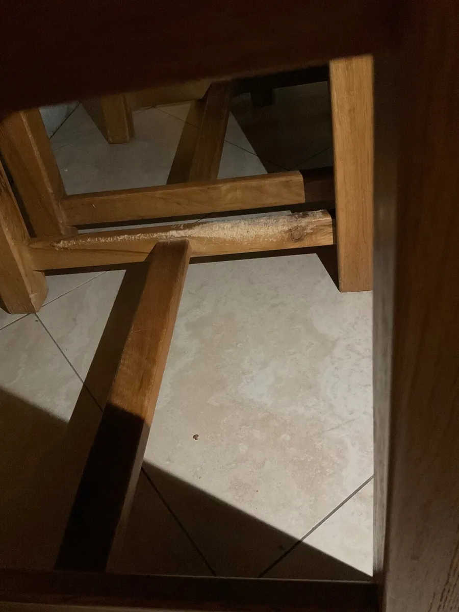 Table & chairs - Image 3