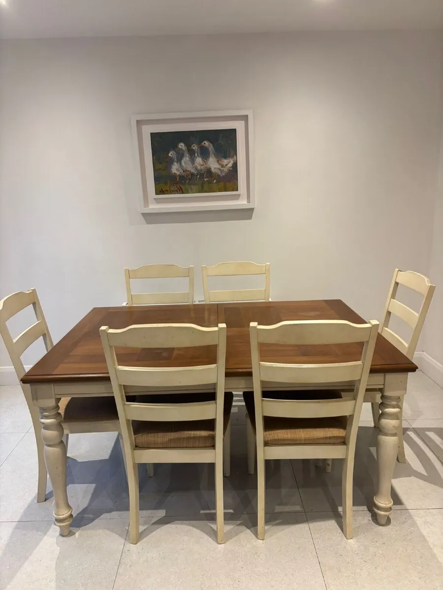 Kitchen table and chairs - Image 1