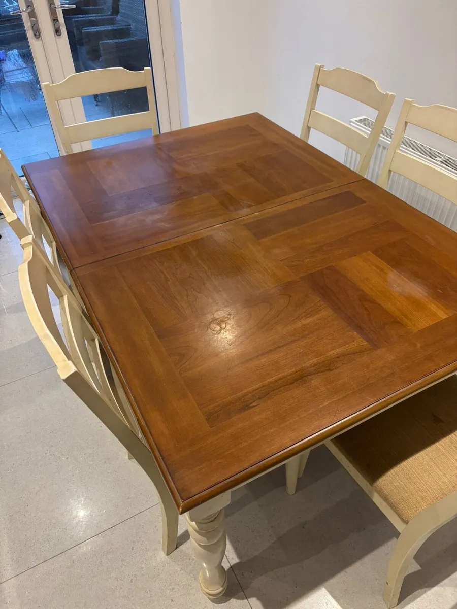 Kitchen table and chairs - Image 2