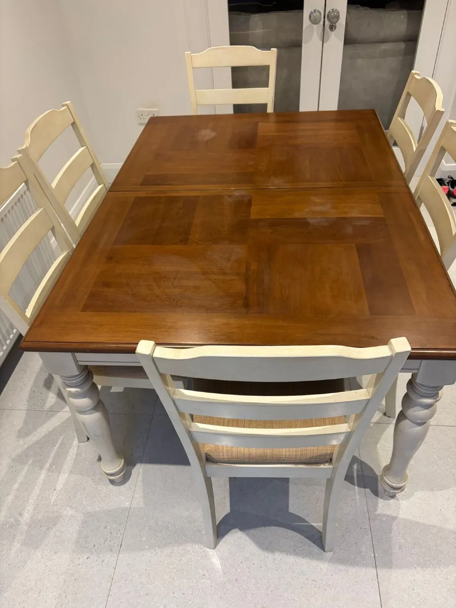 Kitchen table and chairs - Image 3