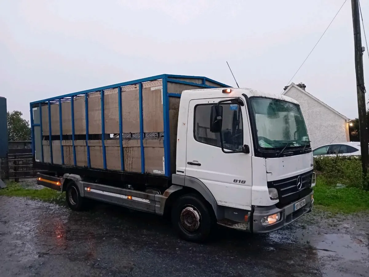 Mercedes 818 lorry - Image 1