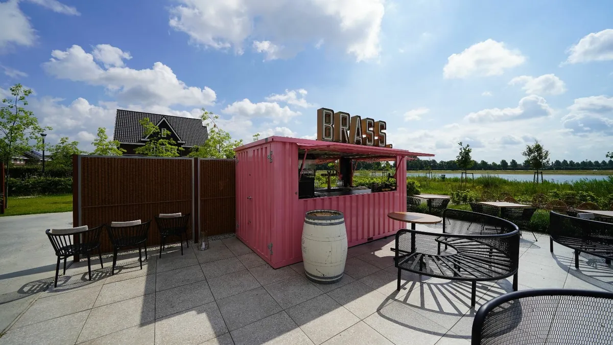 Pink Garden Bar Container 4x2 meters - Image 4