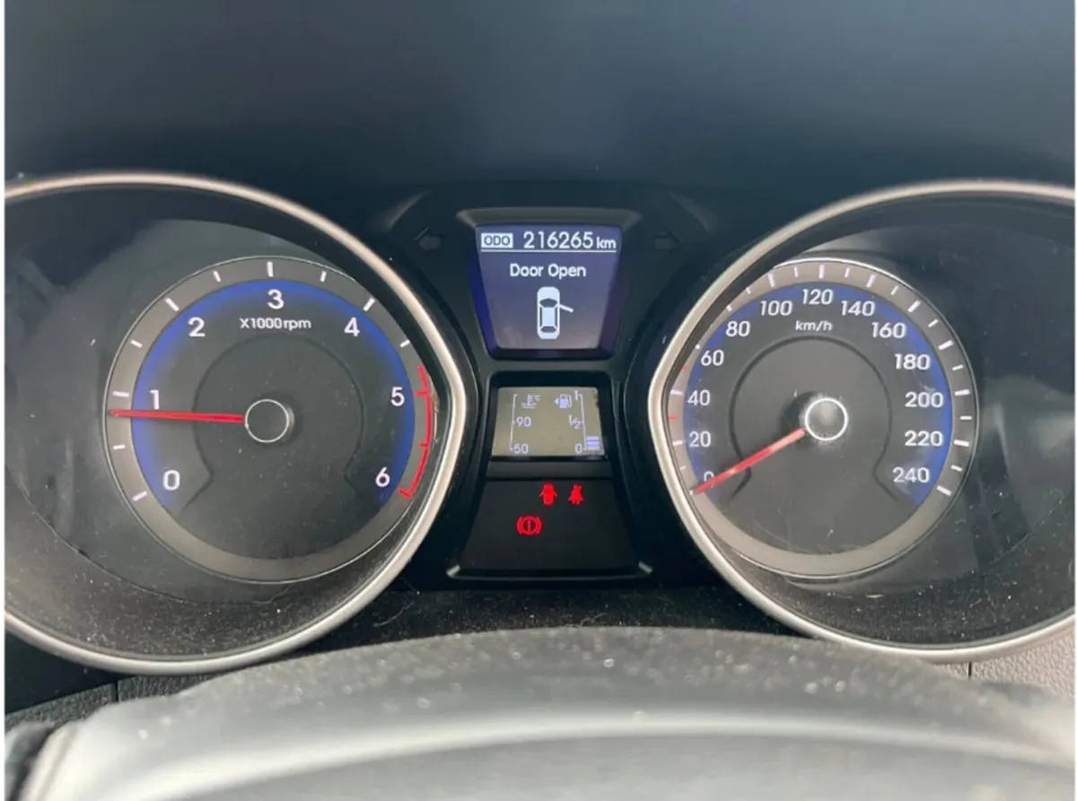 142 Hyundai i30 1.6 Diesel - Image 2