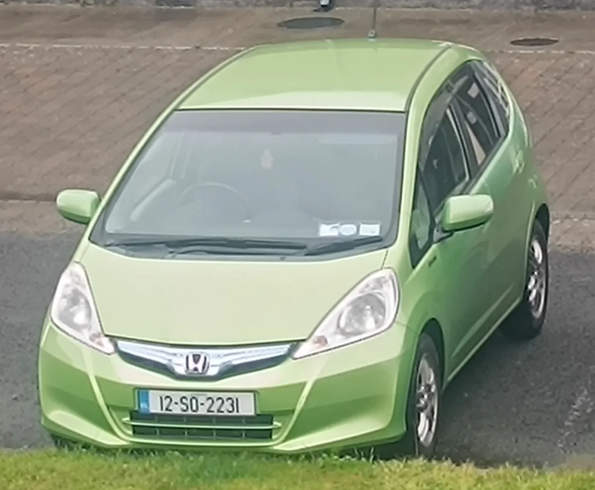 Honda Fit (Jazz) 2012, automatic petrol hybrid. - Image 1