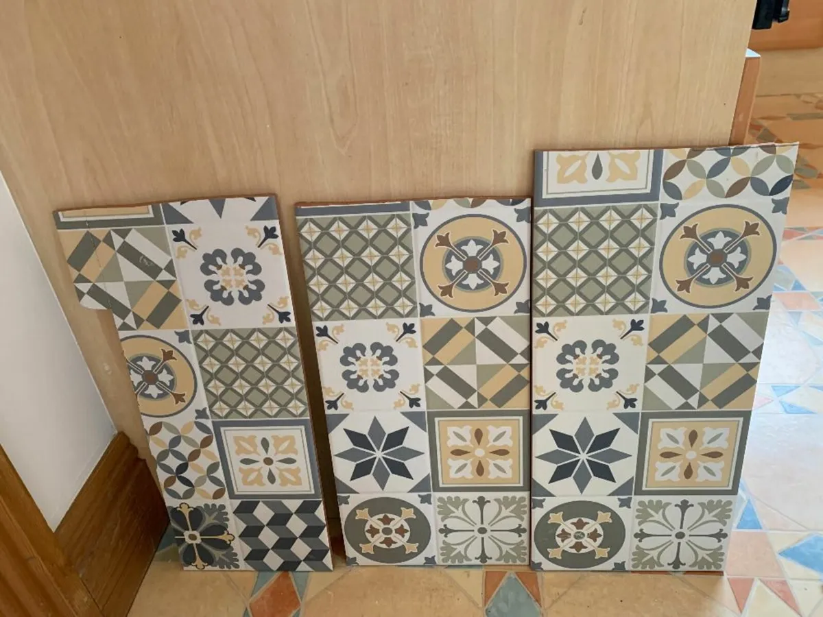 600mm x 200mm Wall tiles - Image 3