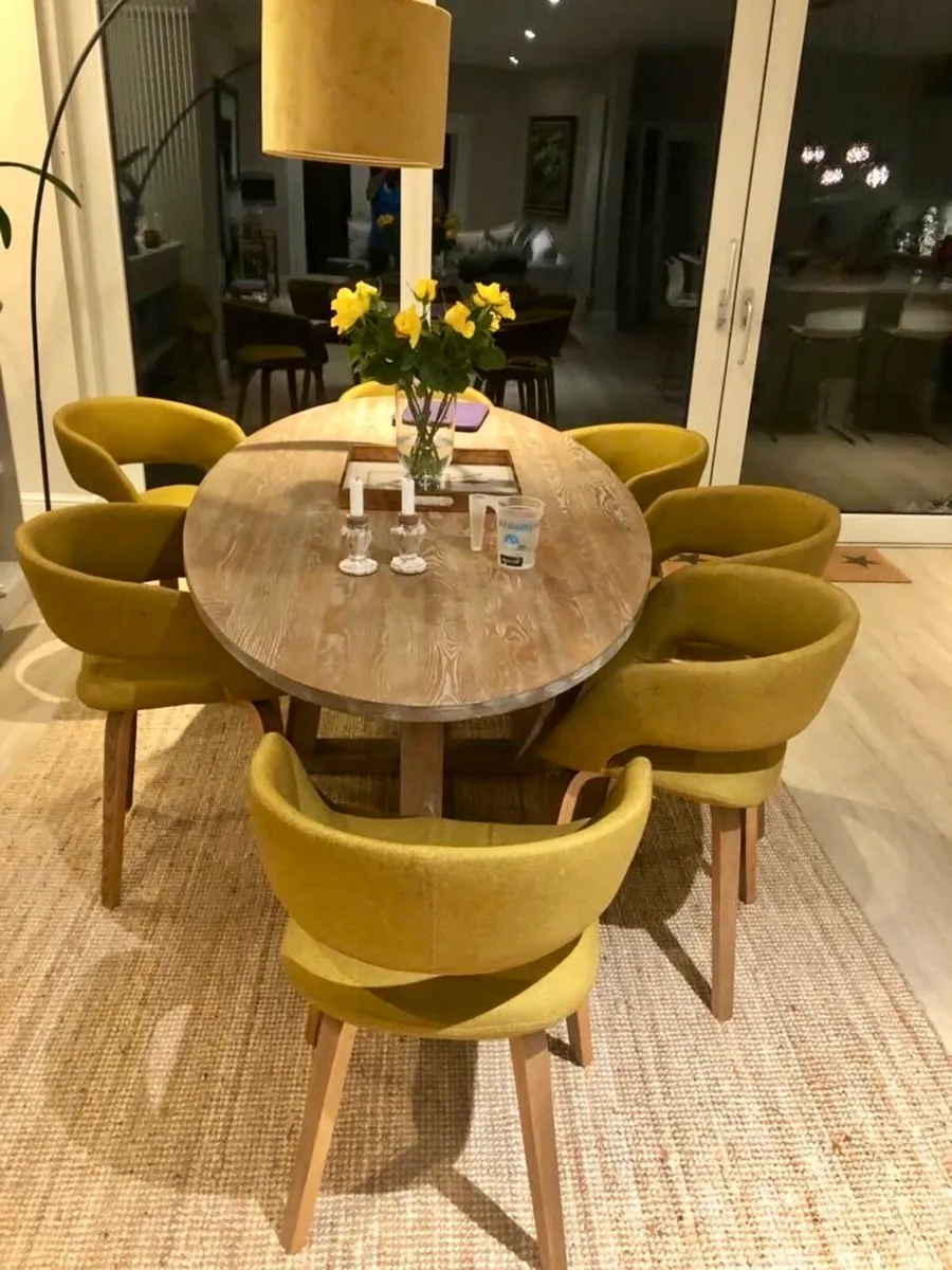 Dining table - Image 1