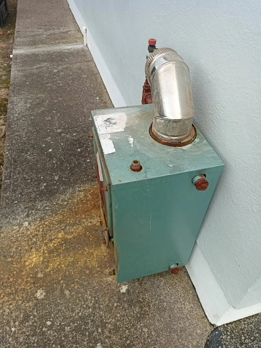 Used Oil boiler in perfect working order - Image 1