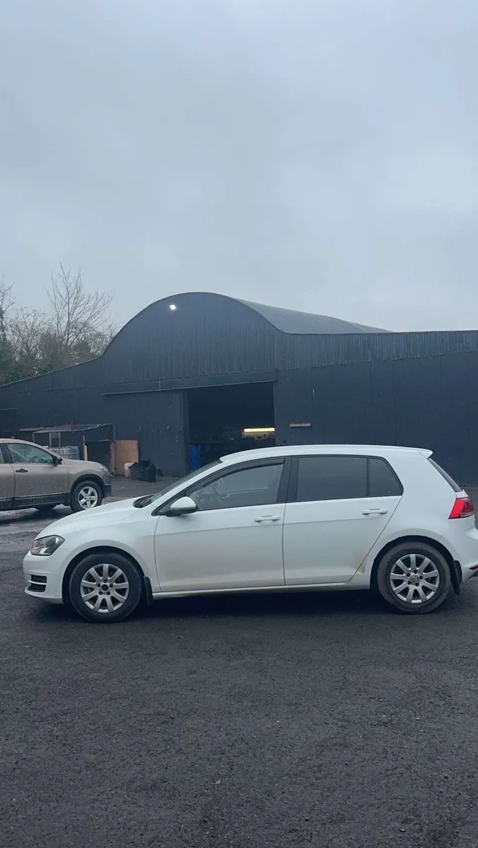 Volkswagen golf - Image 2