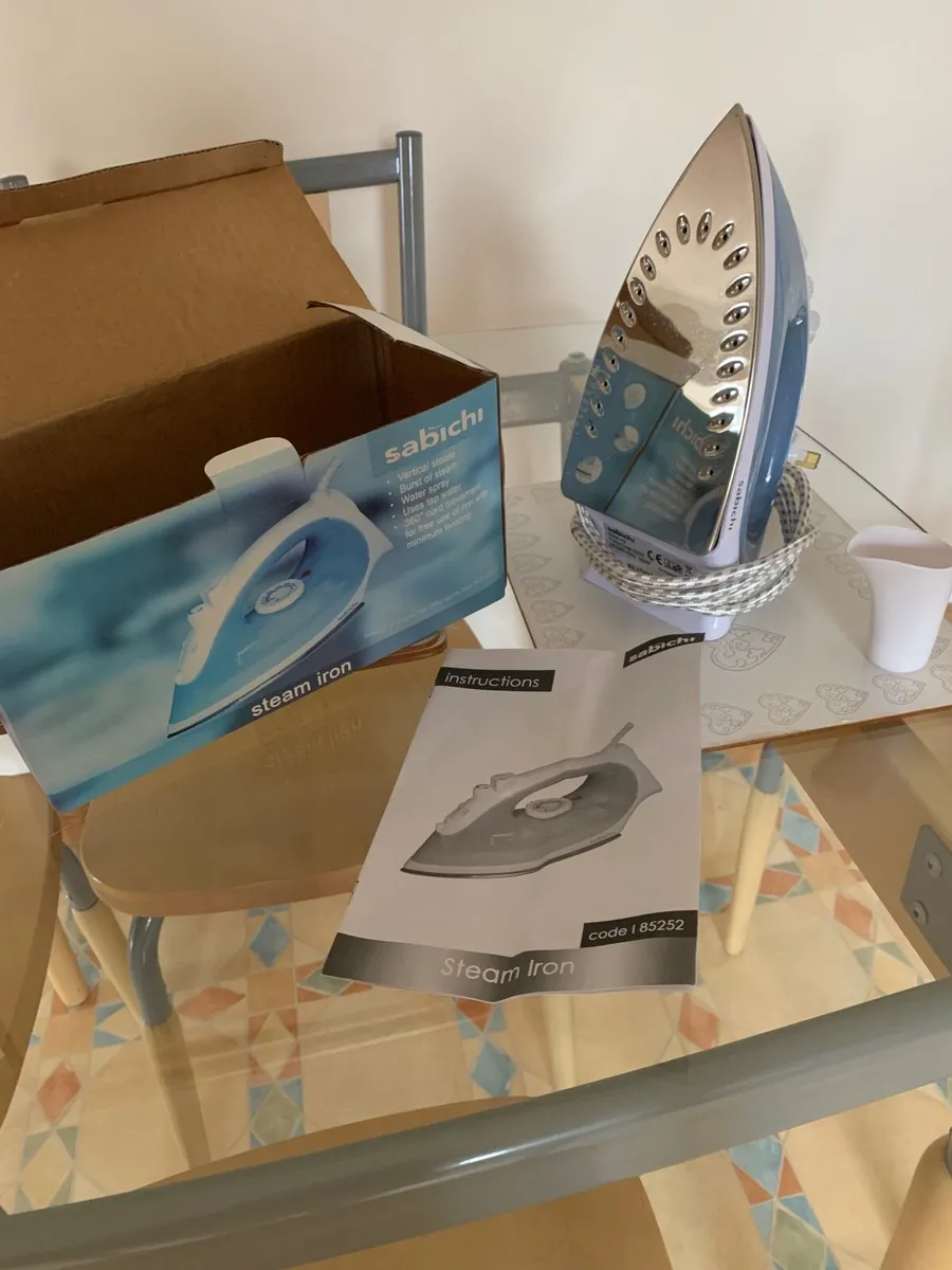 Steam Iron Boxed - Image 1