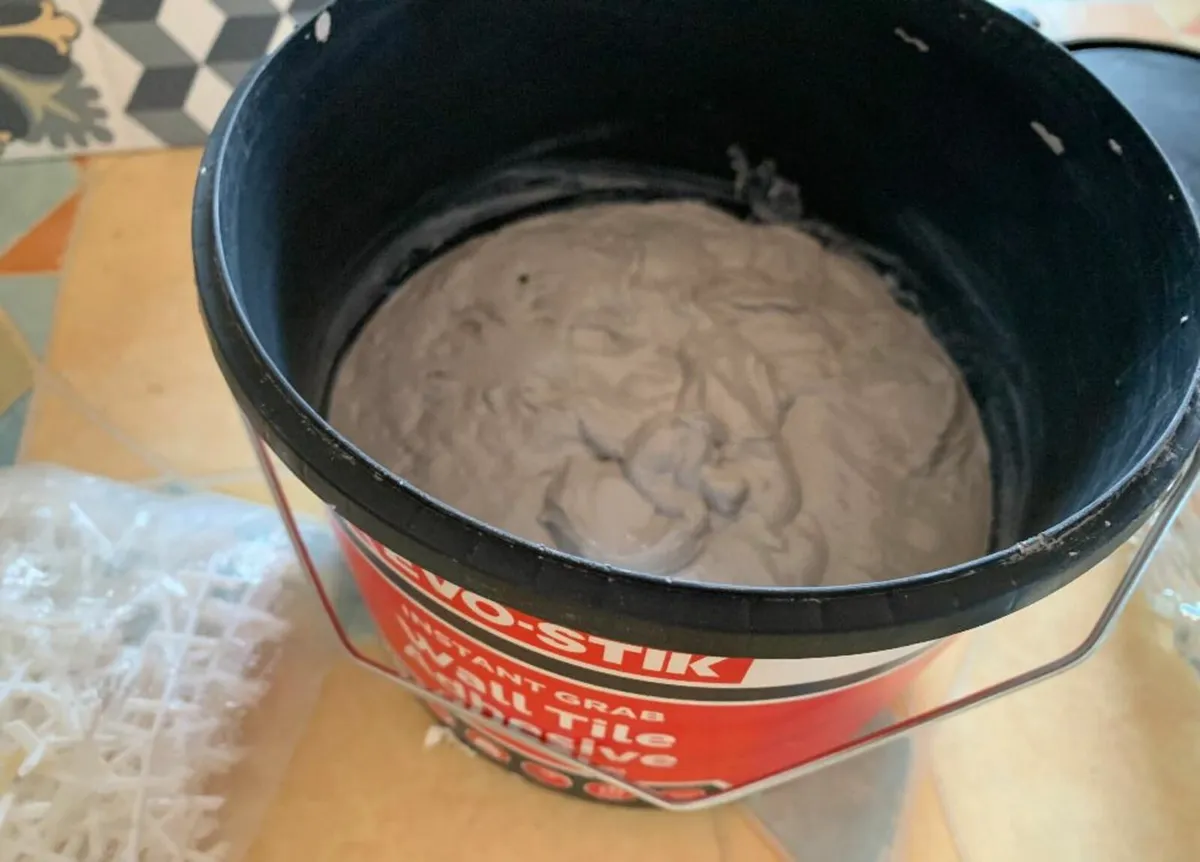 Wall tile ready mix adhesive - part tub - Image 2