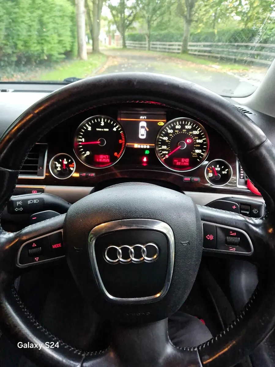 Audi A8 2008 - Image 2